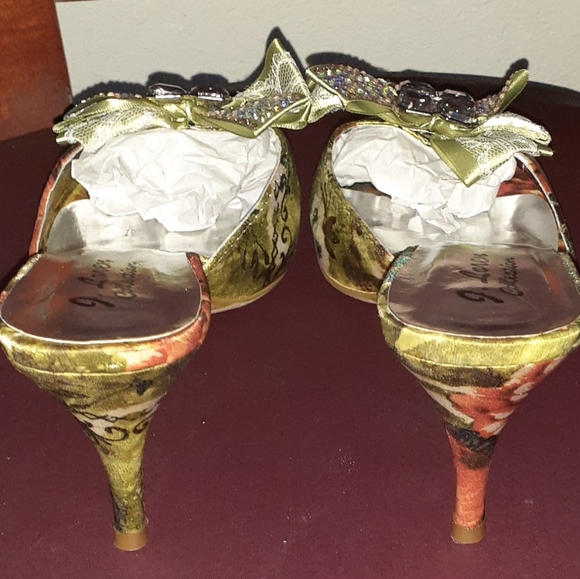 Lolita - Picture 4 of 10